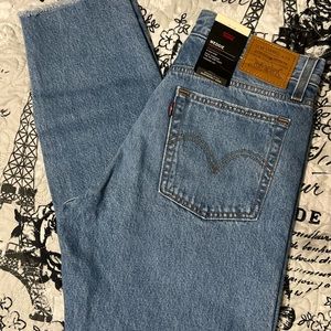 NWT WOMENS LEVI JEANS